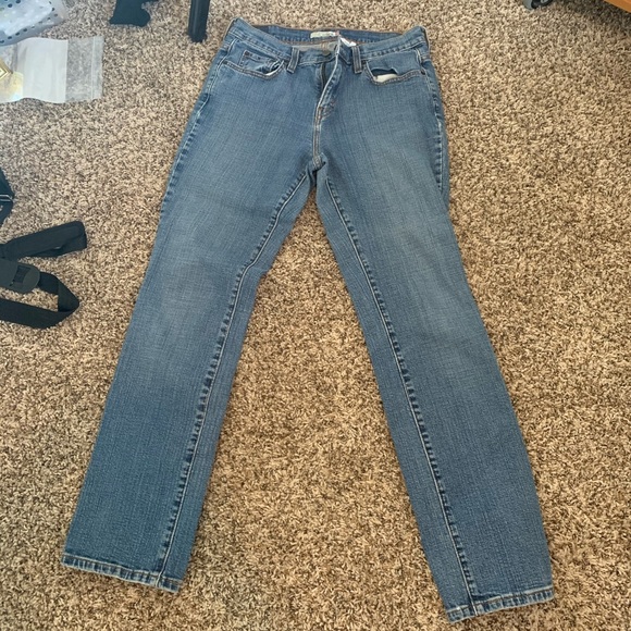 Levi’s ✨ - Picture 2 of 5